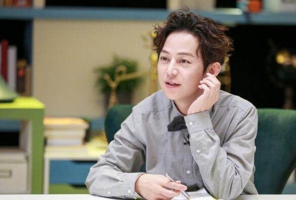 代表建议明星返还金条等贵重应援礼品，明星应接受粉丝贵重应援礼吗？