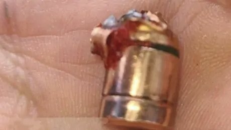 美国6岁小孩买零食,吃出里面一颗子弹,生产商的回应为何会引发热议?