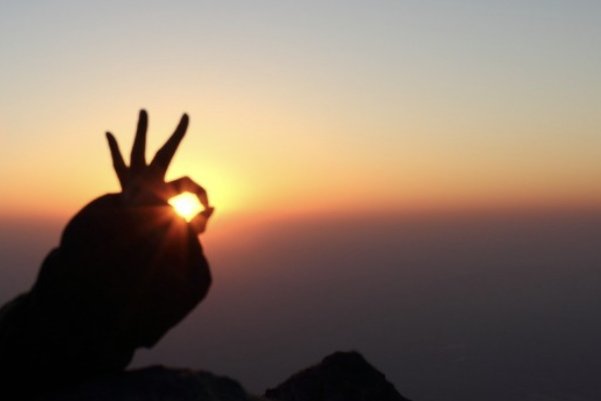 竖中指的意思是什么意思