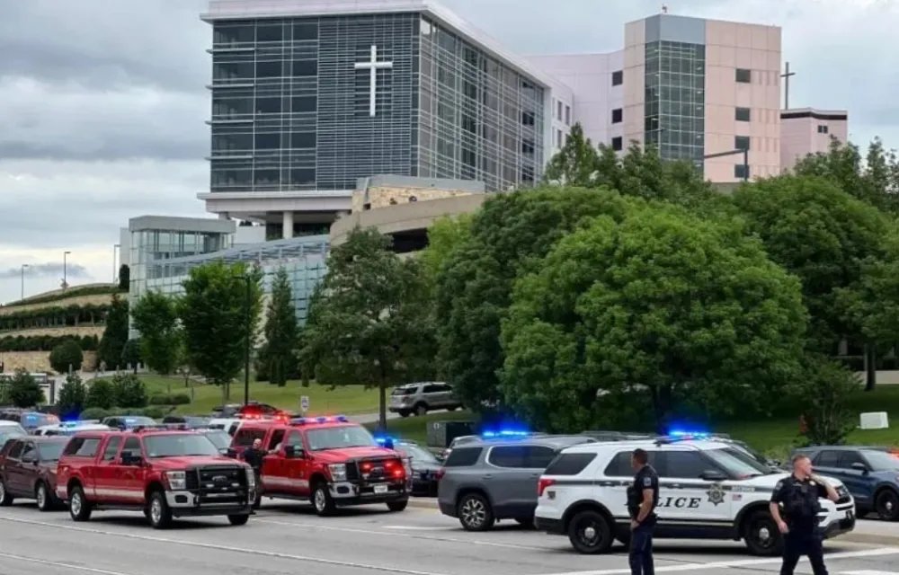 美国宾夕法尼亚州一汽车撞向人群,造成1人死亡17人受伤,发生原因是啥?