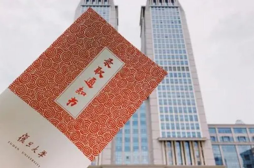 复旦的录取通知书中,竟有一盏灯,这盏灯的寓意是什么?