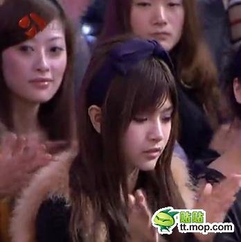 非诚勿扰20120107美女观众是谁，很漂亮啊 一开始就出现几次，摄影师真是会拍啊