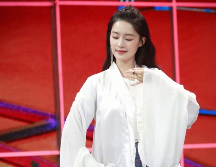 李沁诉某网店侵权获赔1.5万,对方擅用其肖像作宣传图,她有受到影响吗?