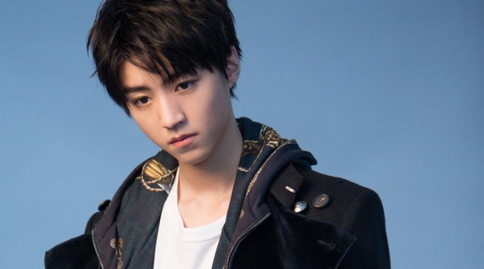 王俊凯杨紫有状况，两人同一天发场景相似的照片，是要官宣了吗？