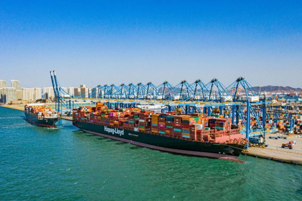 关于2023年上半年世界经济形势,下列说法中正确的是