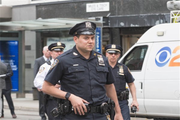 杭州36岁刑警办案时坠楼，警务人员该如何保障自身安全？