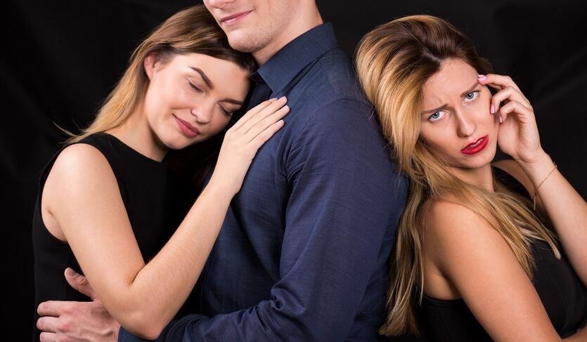 我女朋友的闺蜜很想勾引我，怎么办