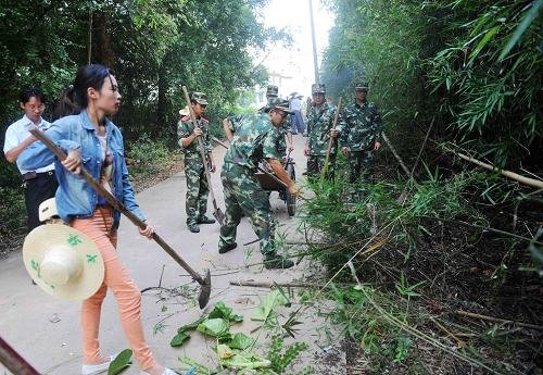 哈尔滨武警借用店家厕所后拖地进行感谢,从武警的举动中体现出了什么?