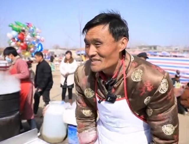 走红的山东拉面哥称不想被打扰,你怎么看待那些围观者?