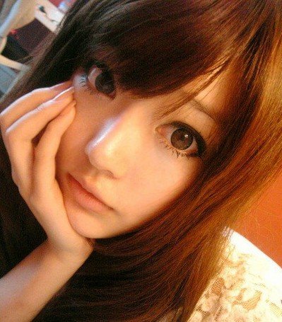 谁知道这个女生叫什么名字?