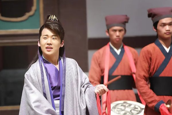 郭麒麟在《庆余年》演出中圈粉无数,为何开始郭德纲竟不知其出演这部戏?