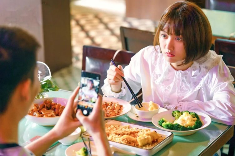 探店博主涉嫌侮辱女学生被拘10日，他的言论为何会惹众怒？