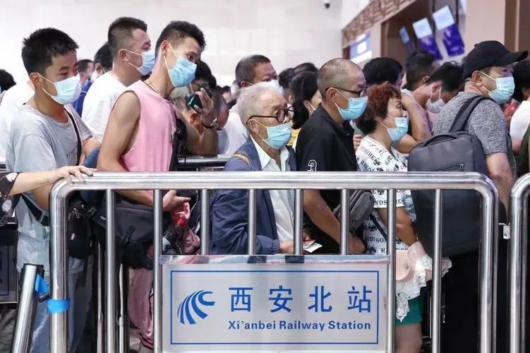 西安火车站大批乘客排队离开，是否会造成疫情扩散？