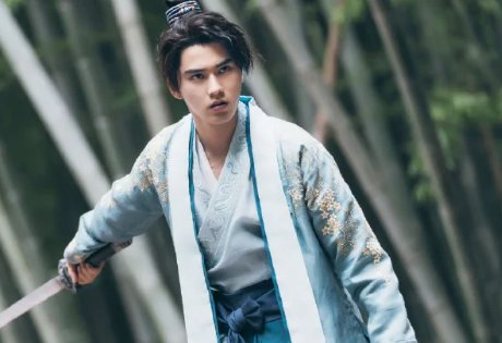 少主且慢行田三七小时候遇见的人到底是谁？