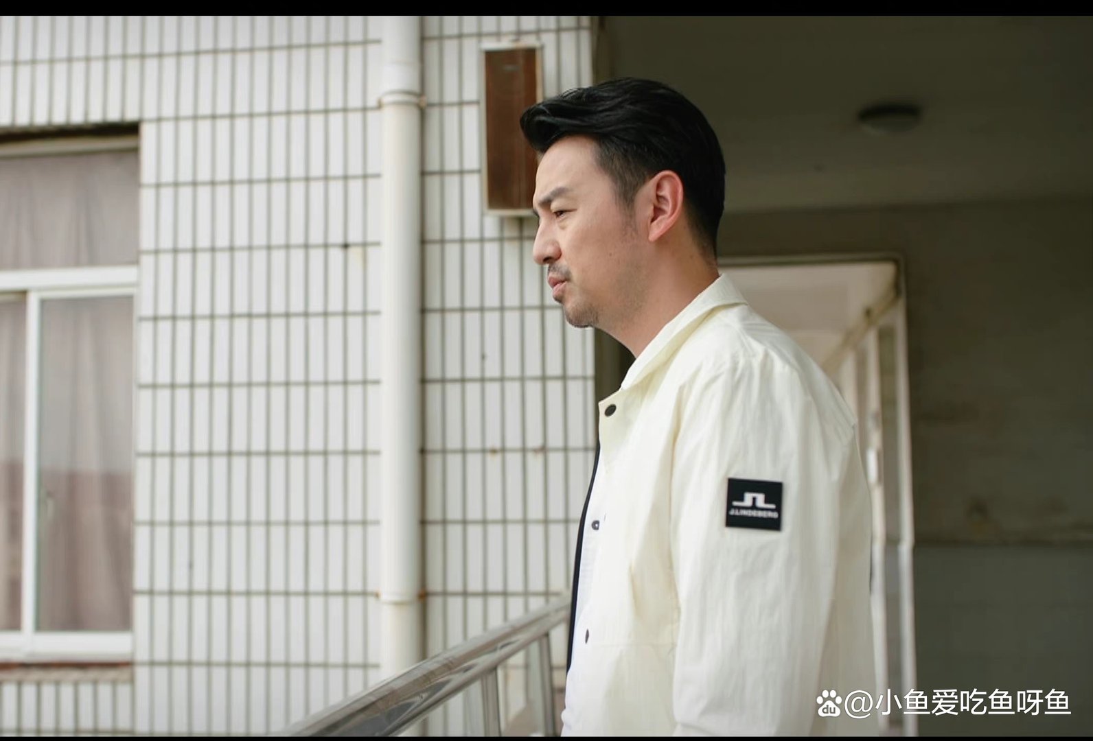 《相逢时节》的片头领衔写成了“领街”，谁该为这件事背锅？