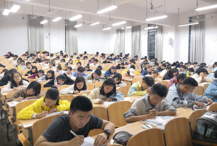 如何查询专四考试成绩？