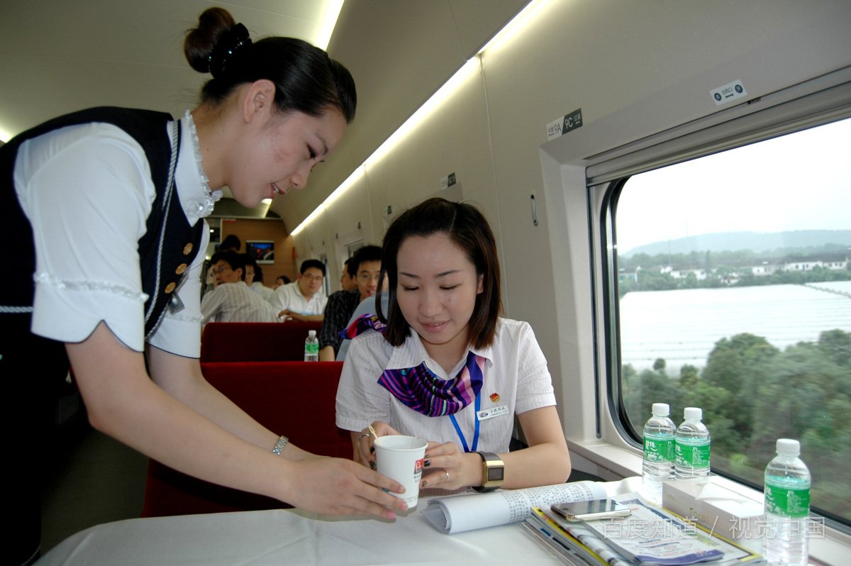 高铁上点餐收费吗？合理吗？