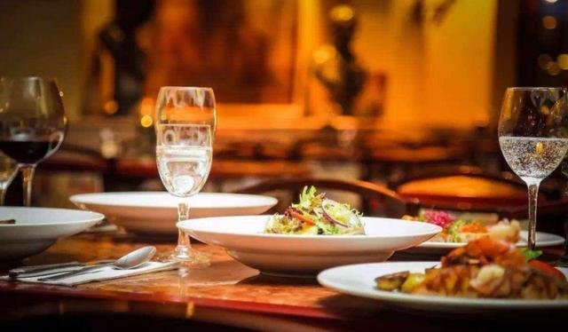 河北一男子去女方家5天被未来岳父灌倒3次,这种行为该被提倡吗?