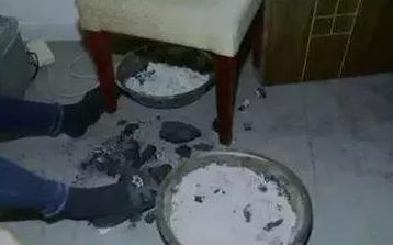 大三情侣在酒店烧炭自杀，学校是否需要承担责任？