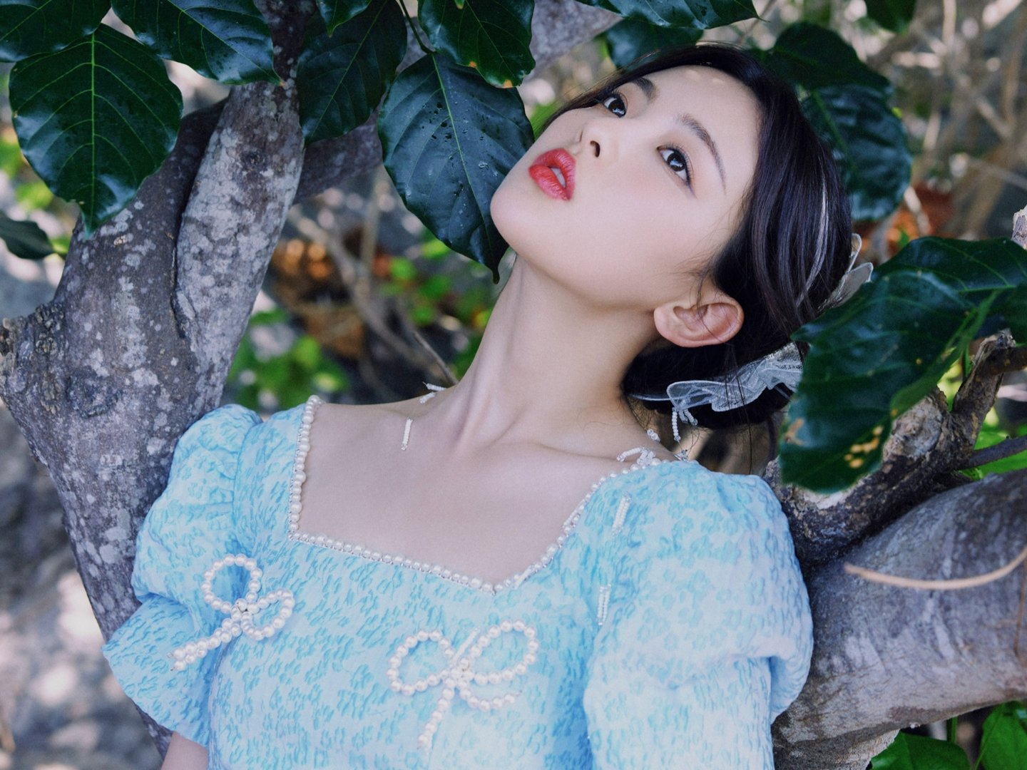 杨超越线上送孙俪披荆斩棘四件套，其中有何寓意？