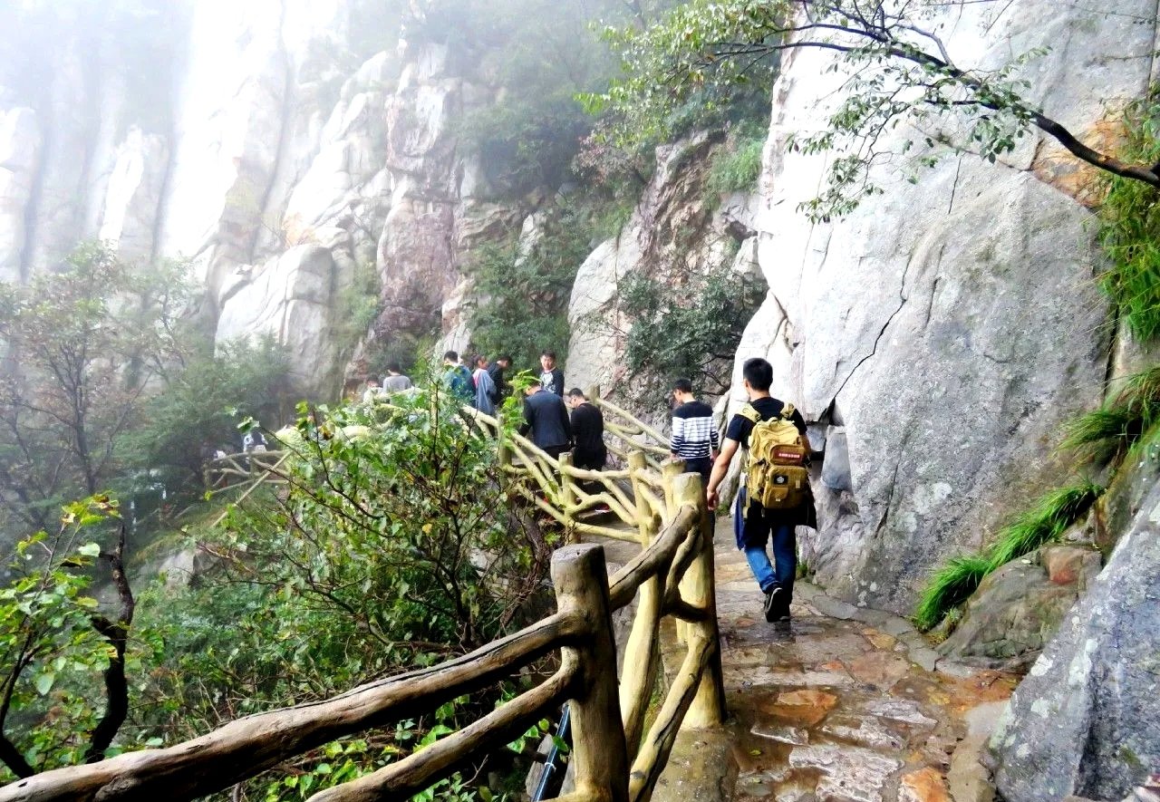 嵩山在哪里个省哪个县?