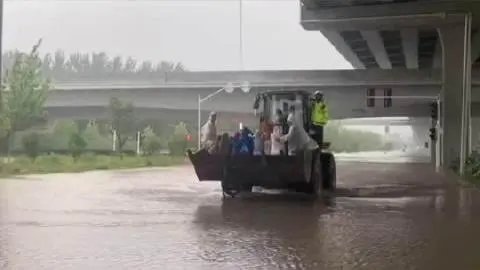 郑州女孩地铁身亡,遇难前曾给大家鼓劲,她是因何去世的?