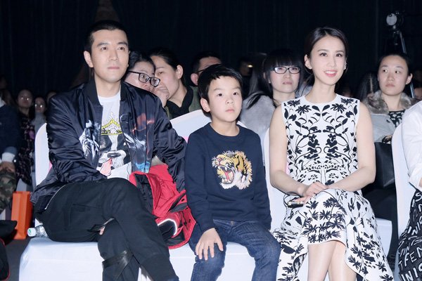 杨子说母亲赚了公司第一笔钱，他母亲就是个传奇人物，她母亲经历了什么？