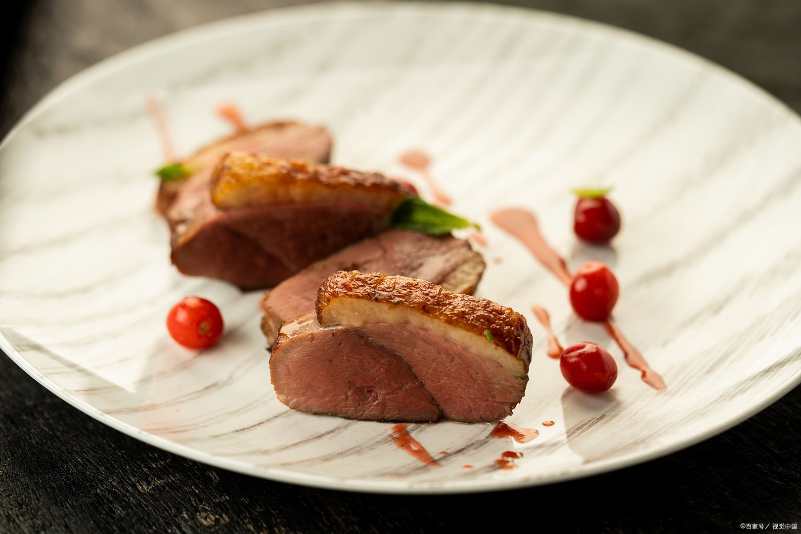 西方人吃的牛排，其实起源于亚洲？为什么我们亚洲人不习惯吃牛排？