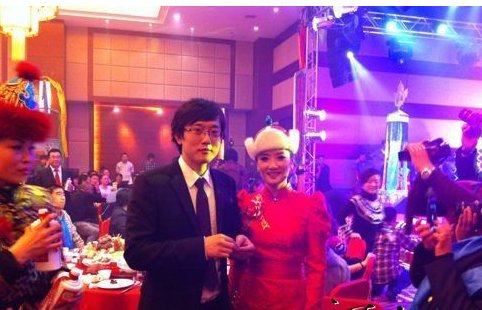 凤凰传奇组合的两人是不是夫妻？