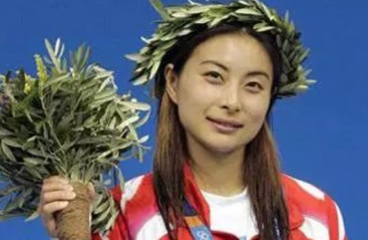 不要拿奚梦瑶和郭晶晶比了，看看嘴毒的港媒咋评价郭晶晶，你怎么看？