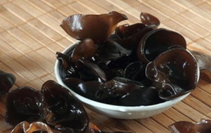 黑木耳本身带有刺激难闻气味吗？