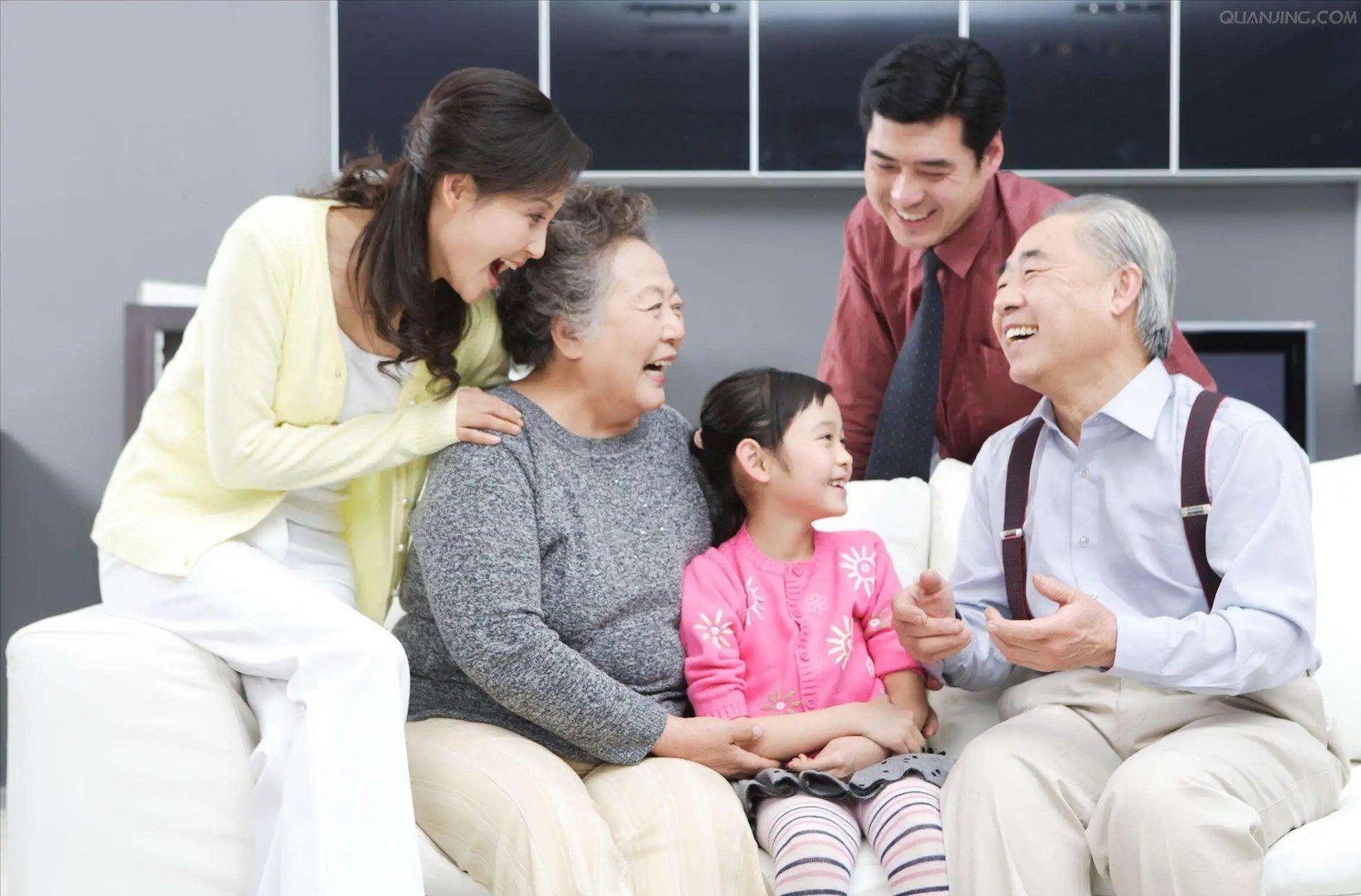 女婿工资是女儿几倍,每天下班后女儿都做饭、洗锅、洗衣服,看着心里不是滋味,该怎么办?