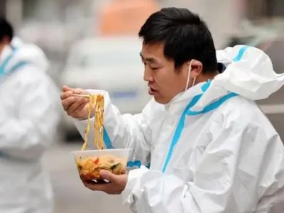 天选护妻人！男子4天贴身照顾确诊妻子仍为阴性，这给予我们哪些启示？