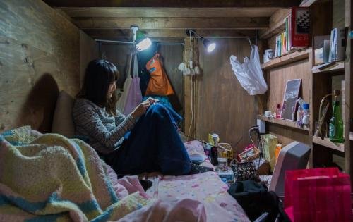 请问《蜗居》是真实的故事吗？其人物现实中有原型吗？