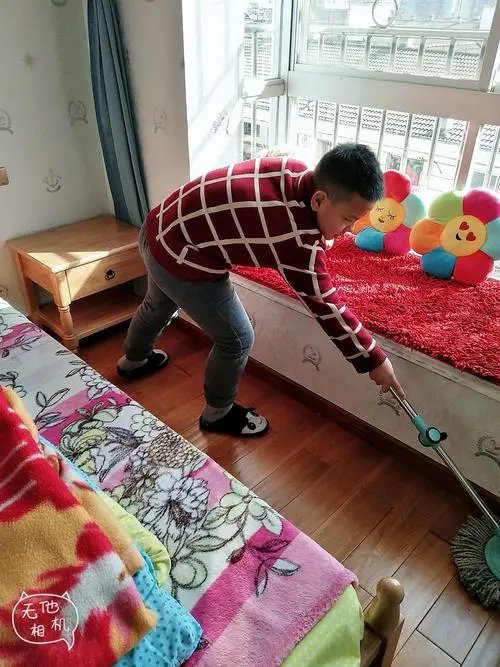 山东女子大扫除发现母亲床上铺11层垫被,你的父母是否也有类似的举动?