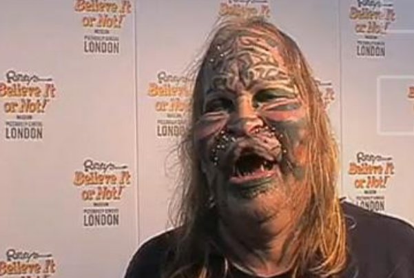 12年前,那个把脸整容成老虎的阿夫纳,现在他怎么样了?