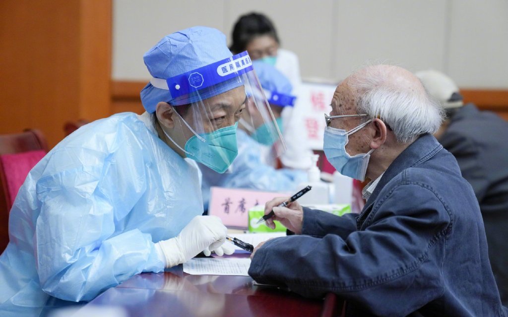 上海现有重型患者52例，这些重症病例都有哪些共同特点？