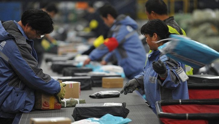 安徽夫妇给留美女儿过冬衣服被寄到英国，究竟是哪一方出现了问题？