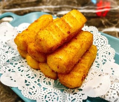 女子晚饭炸糍粑，下锅后全蹦出噼里啪啦像放鞭炮，是哪一环节出了问题？