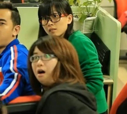 56微博江湖里的默默本人照片有吗?声音太好听了,我想看看本人,求好心人们帮帮我。。