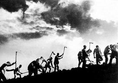 南泥湾开荒和杨家岭讲话是什么事情？