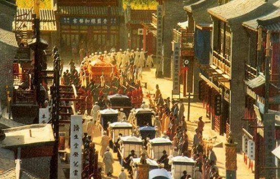 陕西小伙结婚前母亲去世，他把葬礼和婚礼一起举办，这合习俗吗？