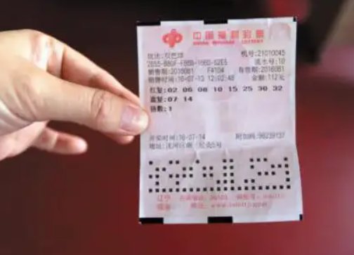 平顶山一彩民喜中711万后一夜没睡,买彩票需要技巧吗?