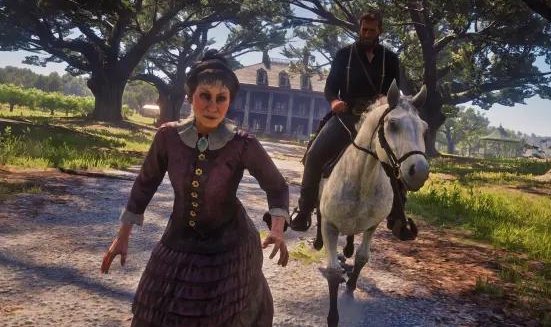 荒野大镖客2老太太的家在地图的哪里？