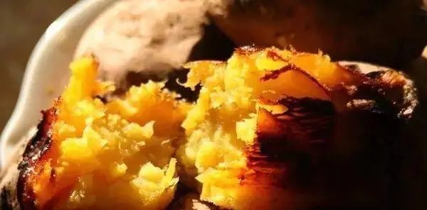 山东临沂一位父亲烤地瓜帮儿子还二套房贷，从此事中体现出了什么？