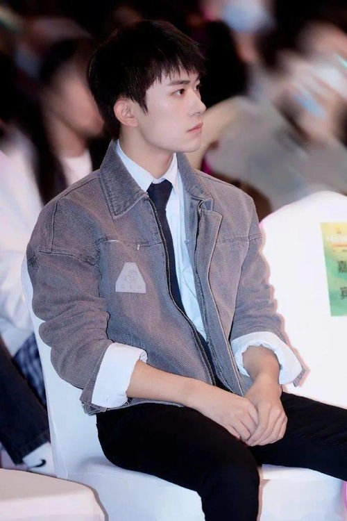 易烊千玺坐公交一次都没被认出来，为何辨识度如此低？