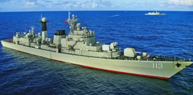 驱逐舰为什么要采用平甲板船型？有什么优点？