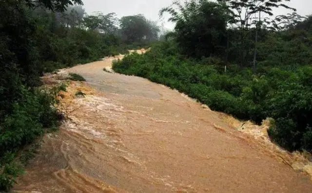 令人心痛！山洪中遇难小伙原计划次日办婚礼，这样的悲剧能否避免？