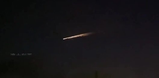 湖南现不明飞行物划破夜空,这一不明飞行物到底是什么?