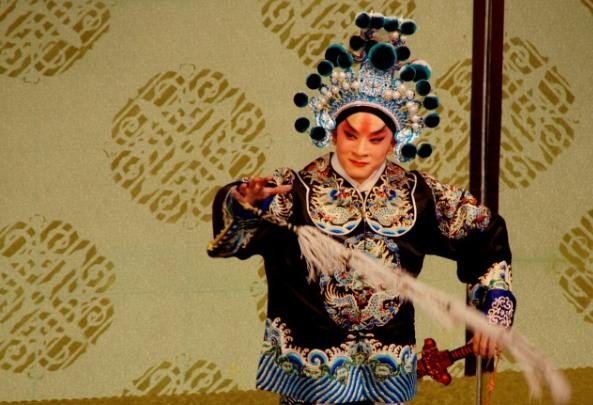 在京剧艺术中诸葛亮只有在哪出戏中才会有抖袖的身段表演